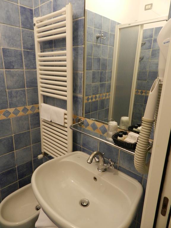 Hotel Punta Mesco Μοντερόσο αλ Μάρε Δωμάτιο φωτογραφία