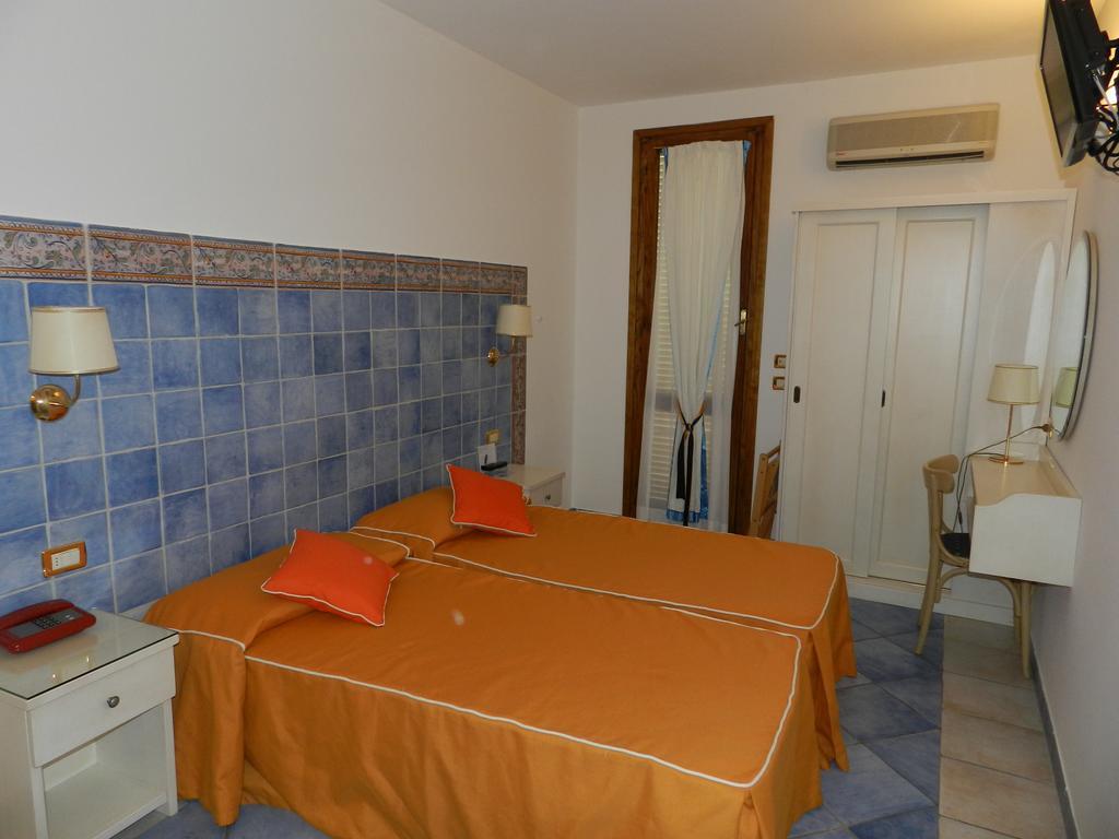 Hotel Punta Mesco Μοντερόσο αλ Μάρε Δωμάτιο φωτογραφία