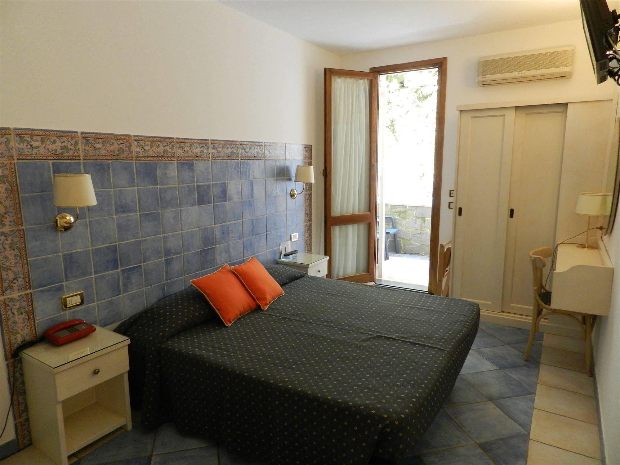 Hotel Punta Mesco Μοντερόσο αλ Μάρε Εξωτερικό φωτογραφία